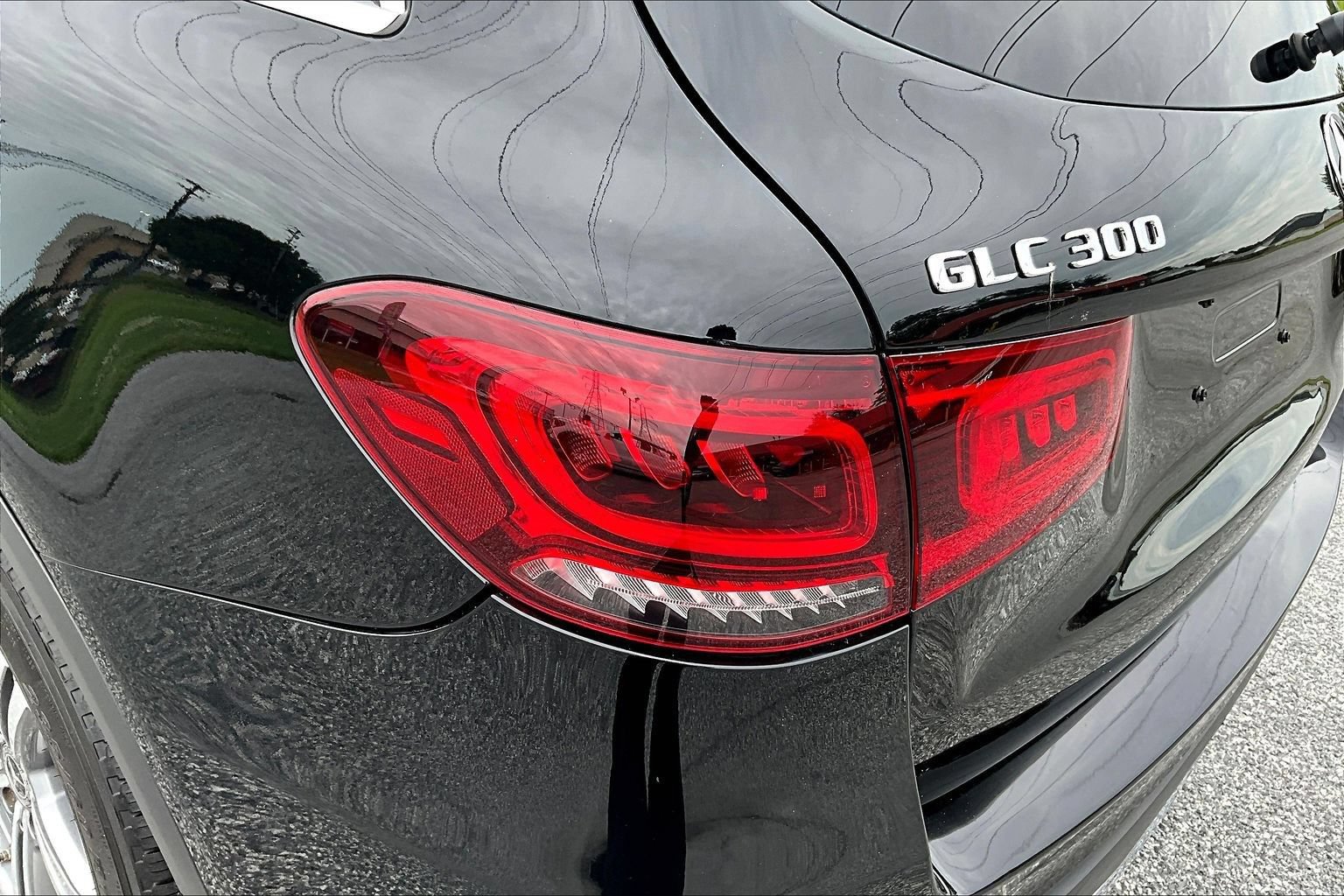 Used 2022 Mercedes-Benz GLC 300 w/ Premium Package Lite image 23