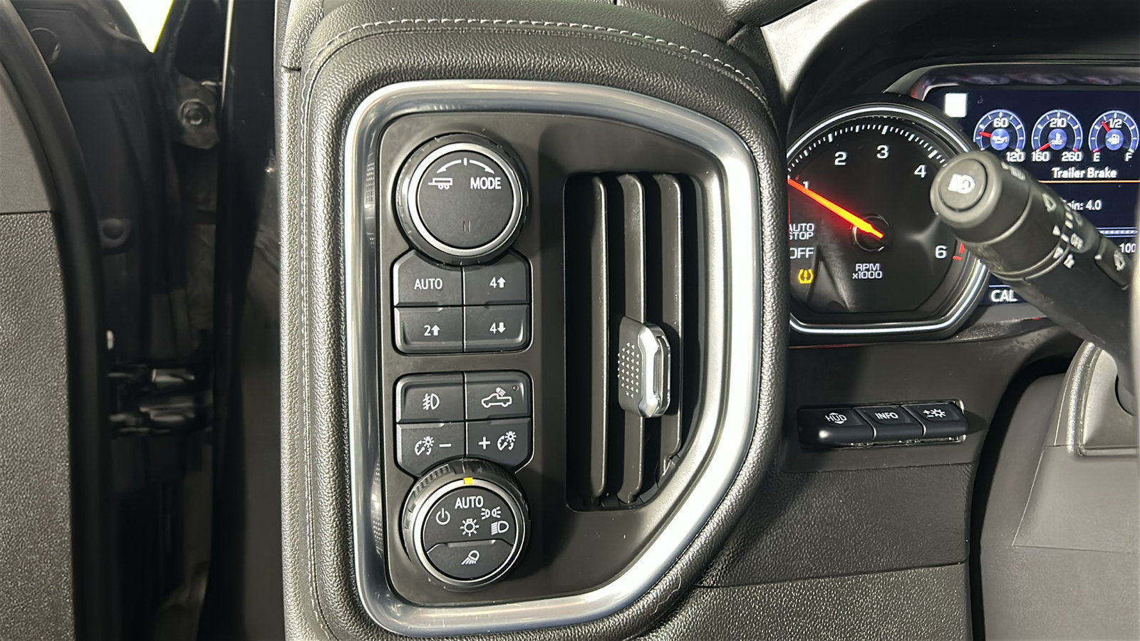 Used 2020 Chevrolet Silverado 1500 LTZ AWD/4WD image 24