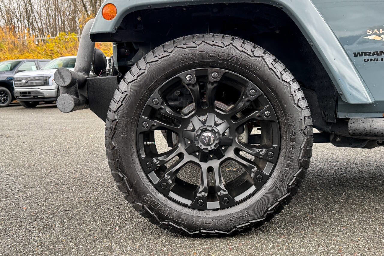 Used 2015 Jeep Wrangler Unlimited Sahara w/ Connectivity Group image 26