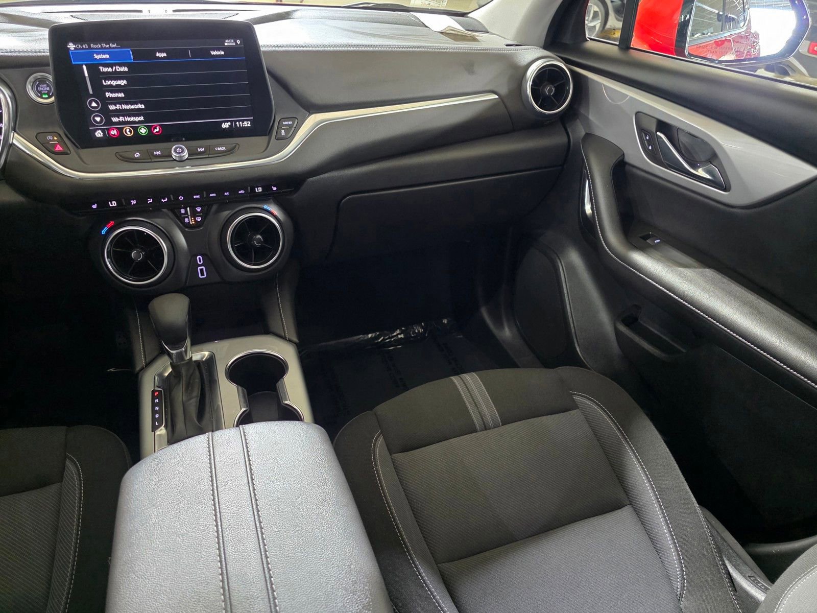 Used 2025 Chevrolet Blazer LT image 17