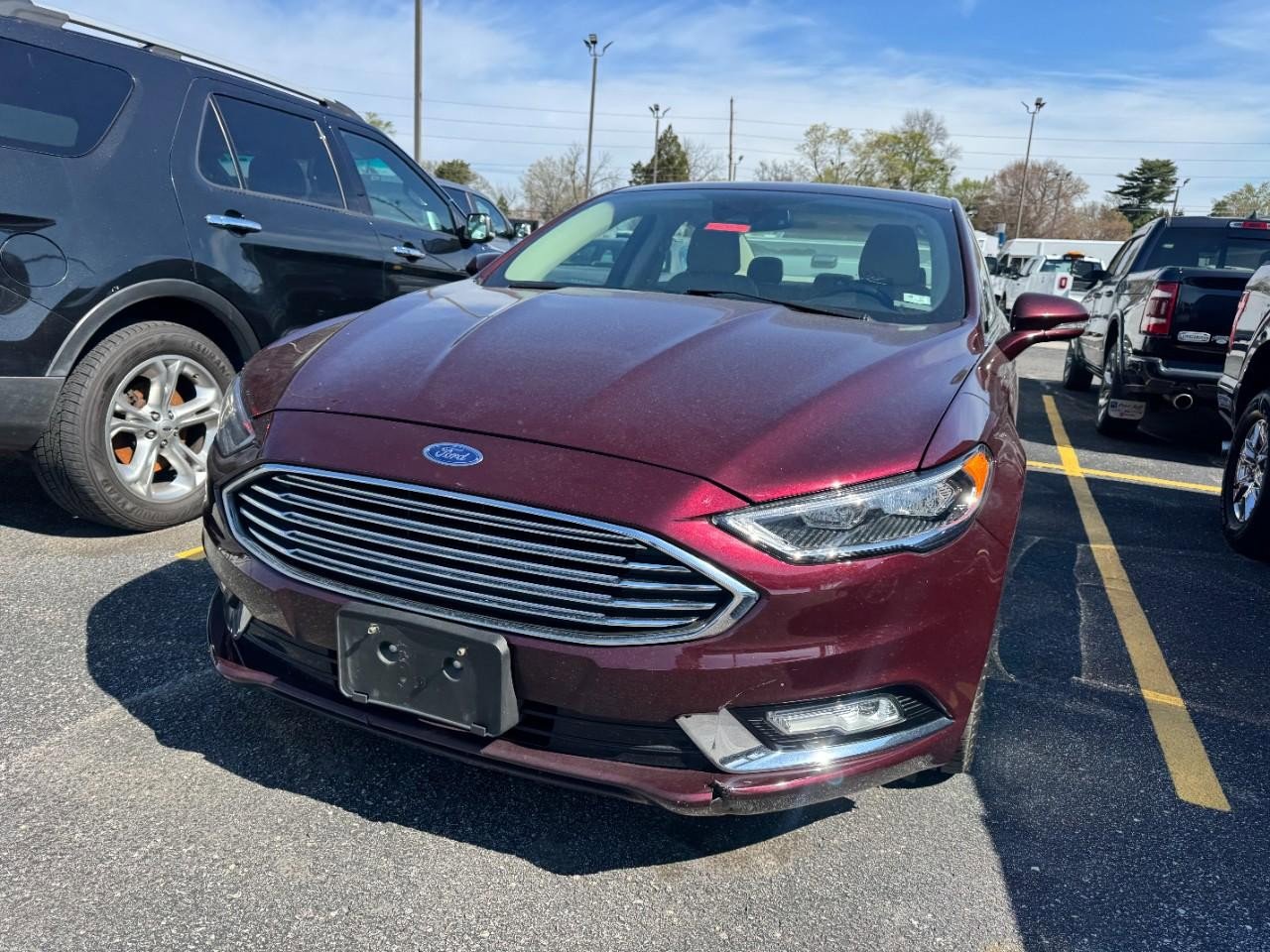 Used 2017 Ford Fusion SE w/ Fusion SE Technology Package image 2