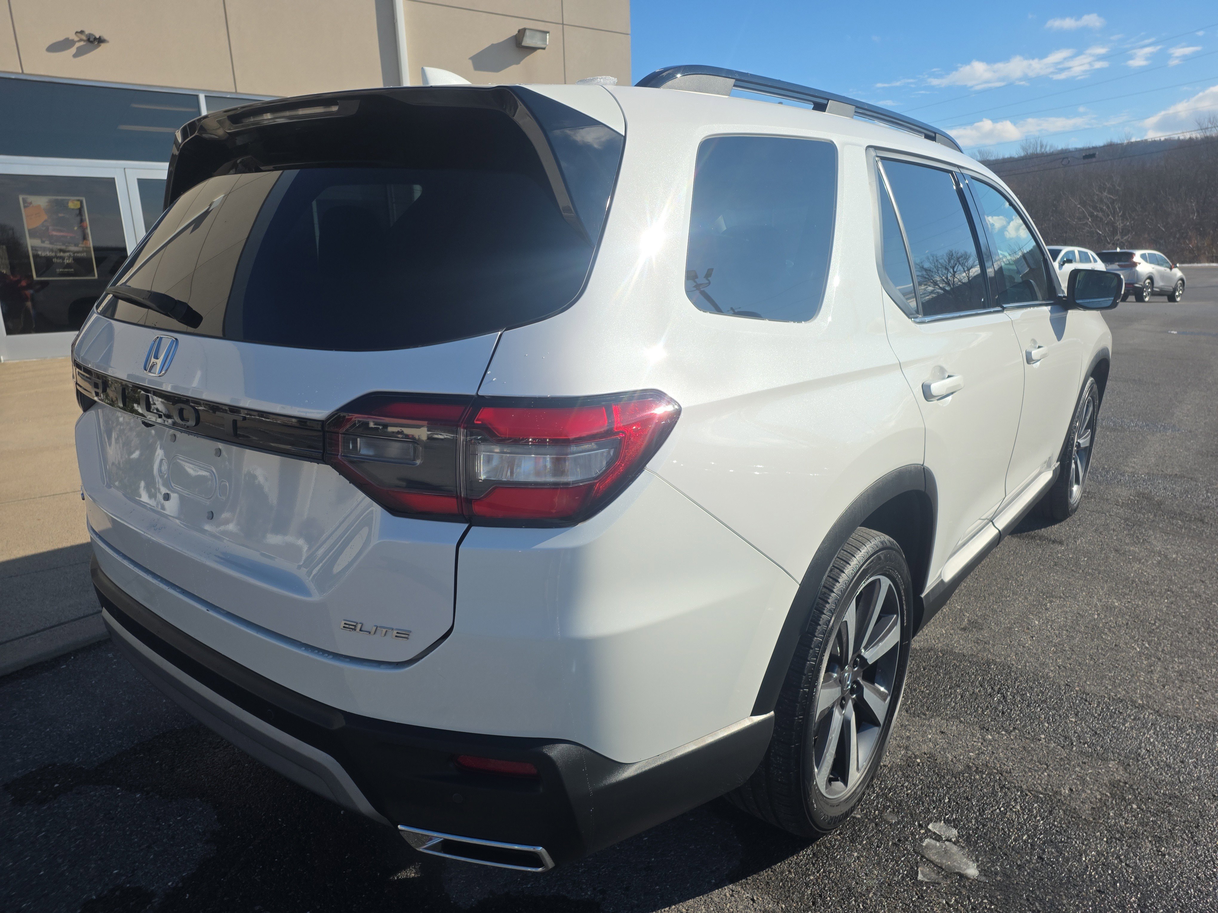 Used 2023 Honda Pilot Elite image 5