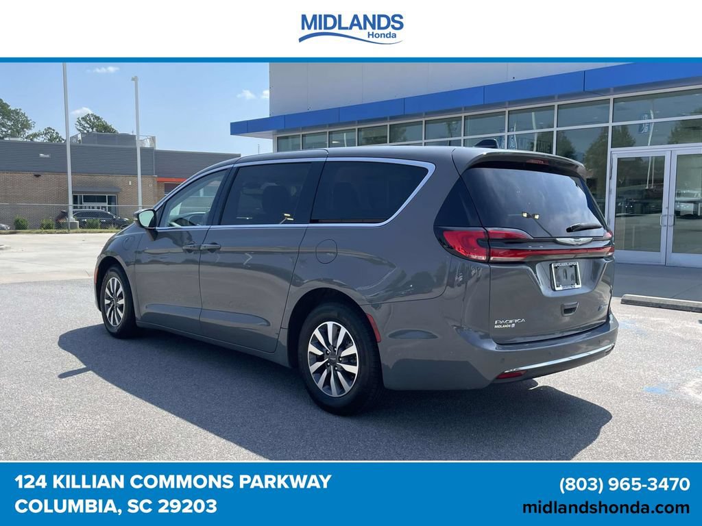 Used 2023 Chrysler Pacifica Touring-L FWD image 4