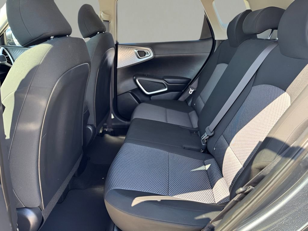 Used 2023 Kia Soul LX w/ LX Technology Package image 12