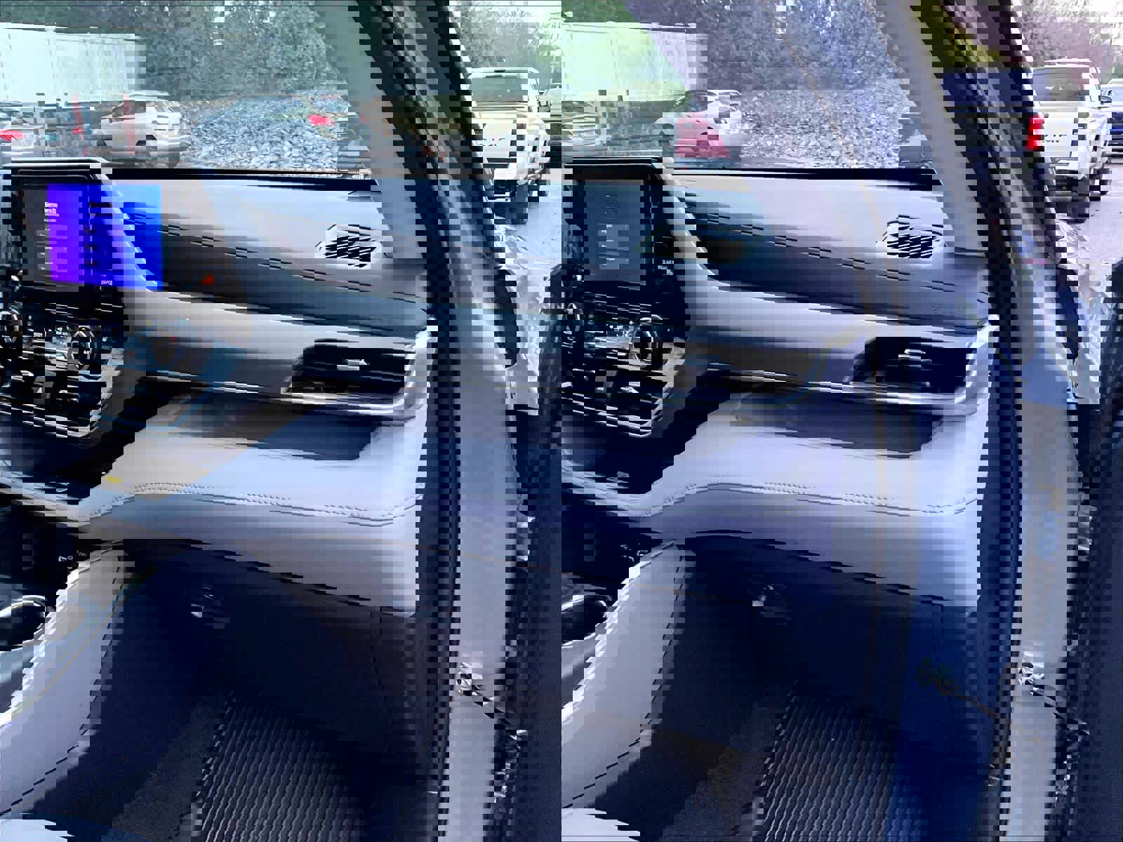 Used 2023 Toyota Highlander XLE image 13