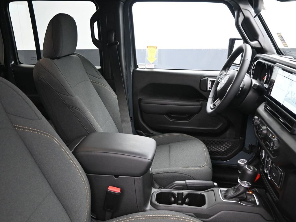 Used 2025 Jeep Gladiator Sport image 12