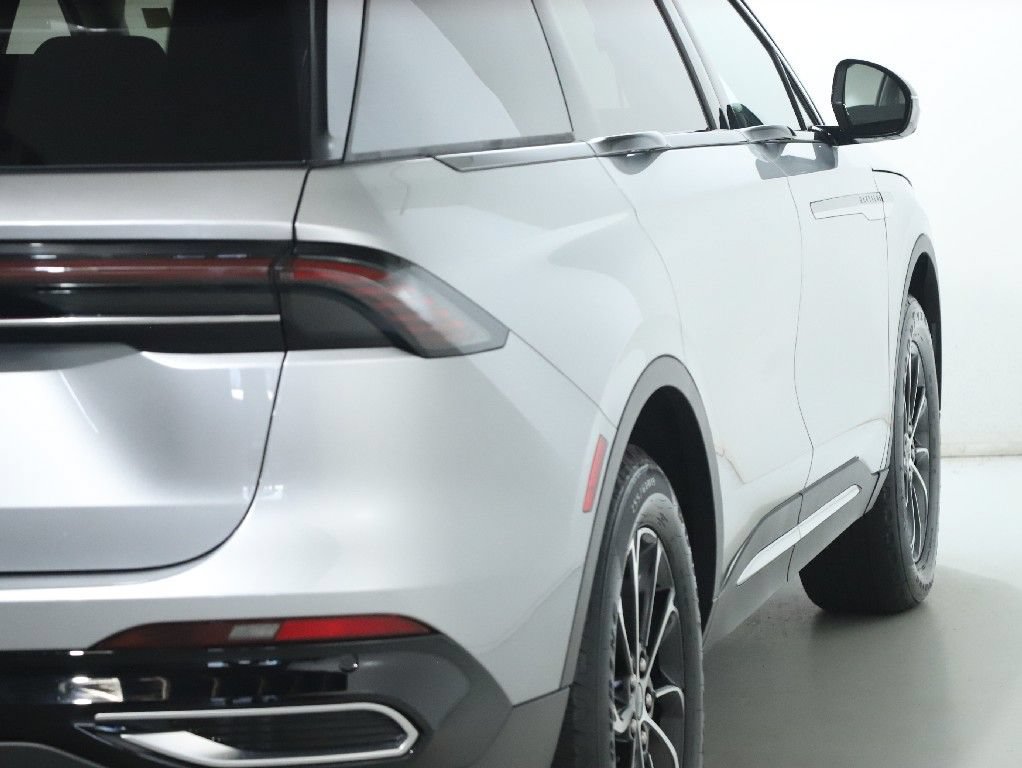 Used 2025 Lincoln Nautilus Premier AWD/4WD image 44