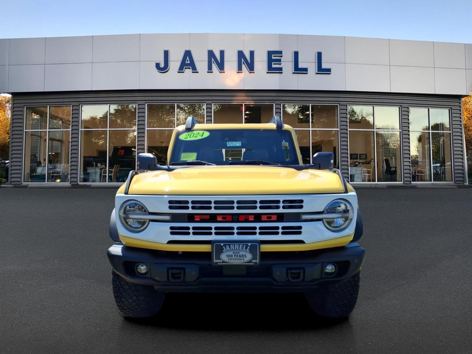 Used 2024 Ford Bronco Heritage Edition AWD/4WD image 2