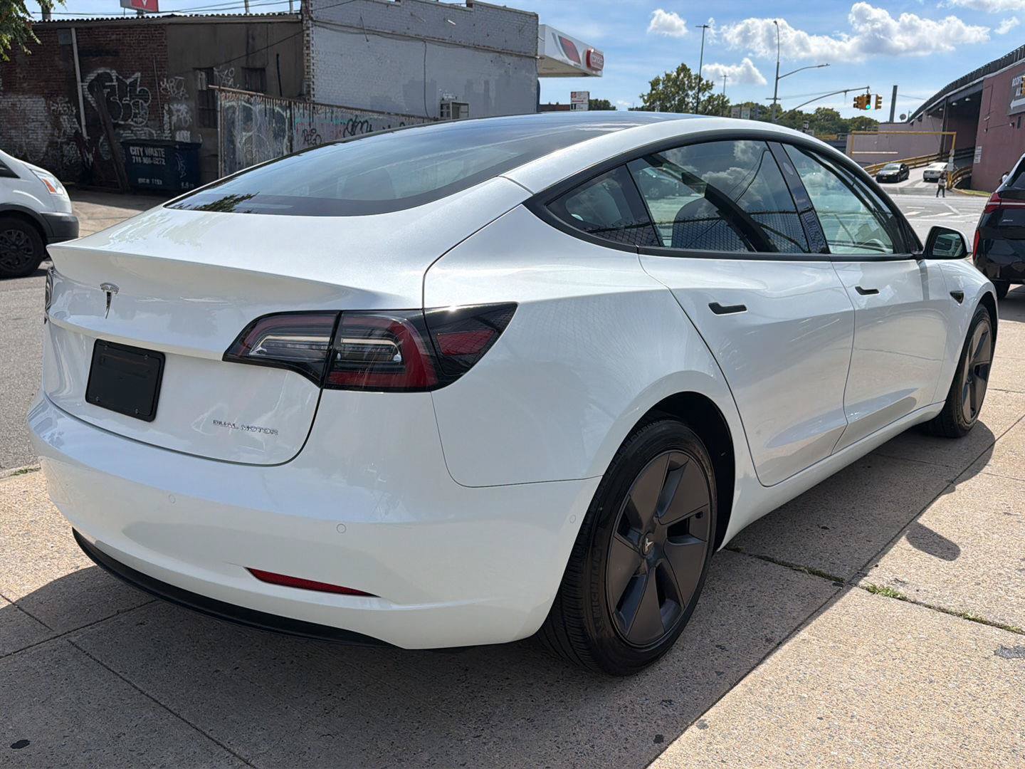 Used 2022 Tesla Model 3 Long Range AWD/4WD image 5