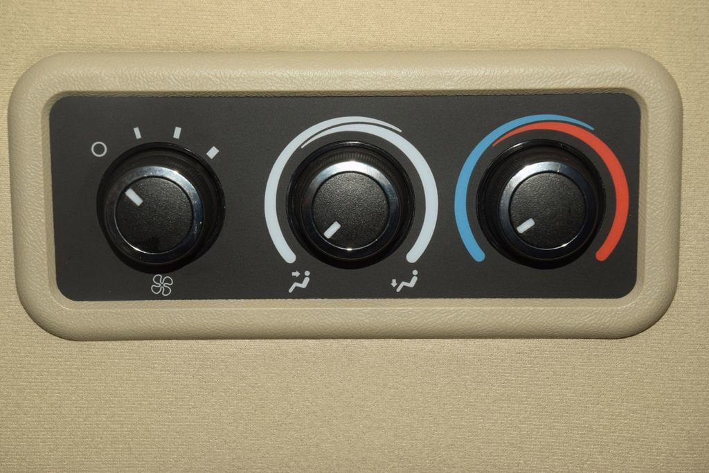 Used 2024 Chevrolet Express 3500 LT w/ LT Preferred Equipment Group RWD image 32