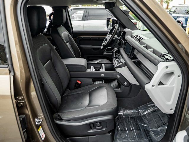 Used 2020 Land Rover Defender 110 HSE image 30