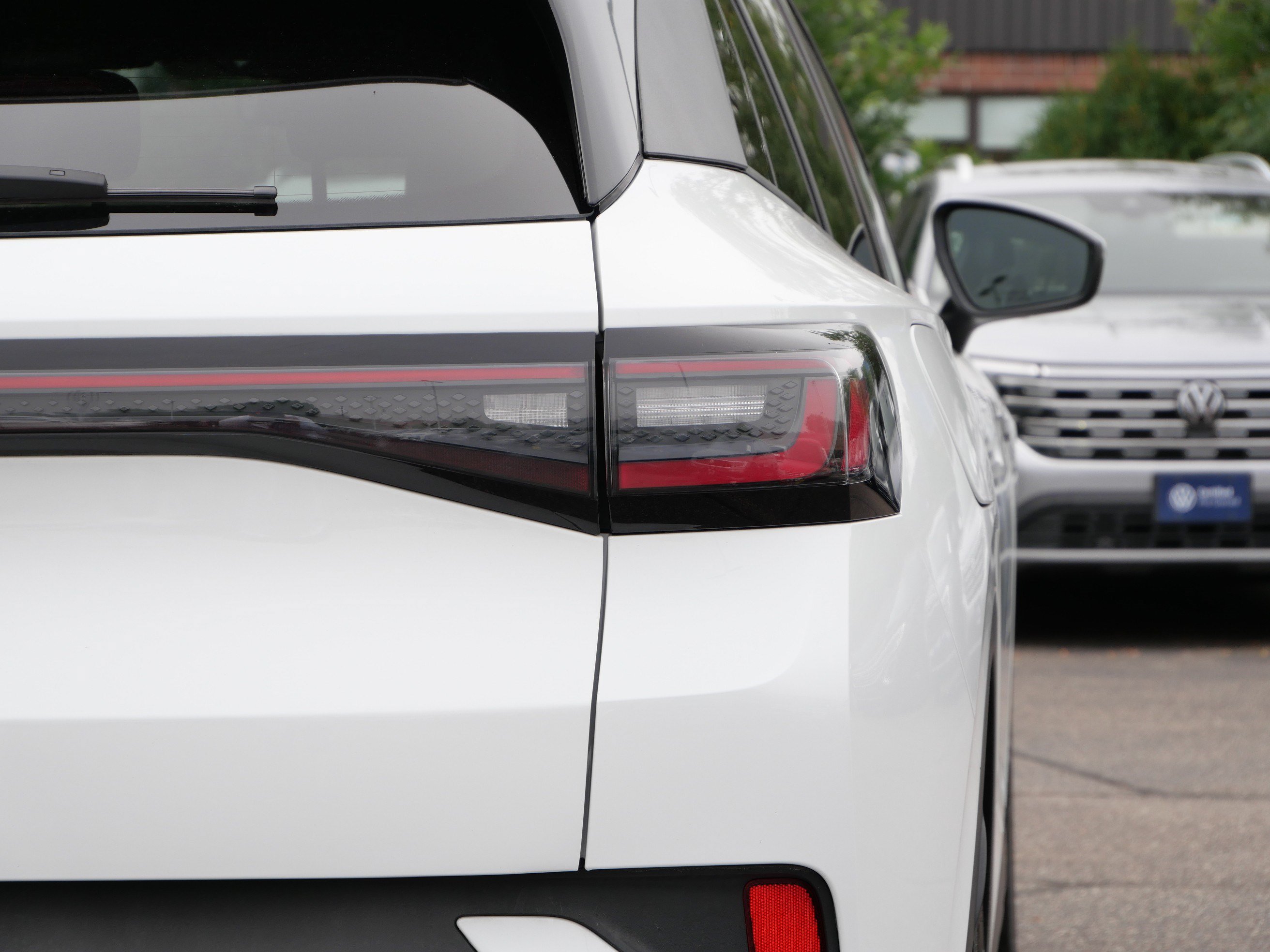 Certified 2023 Volkswagen ID.4 Pro AWD/4WD image 17