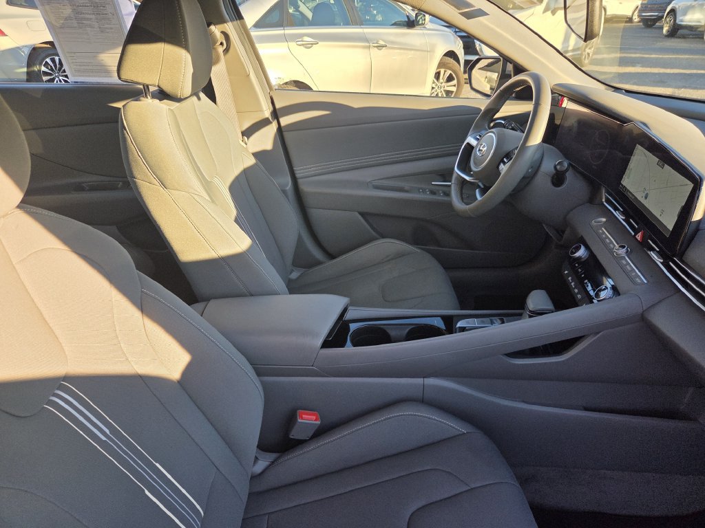 Certified 2023 Hyundai Elantra SEL w/ Convenience Package FWD image 28