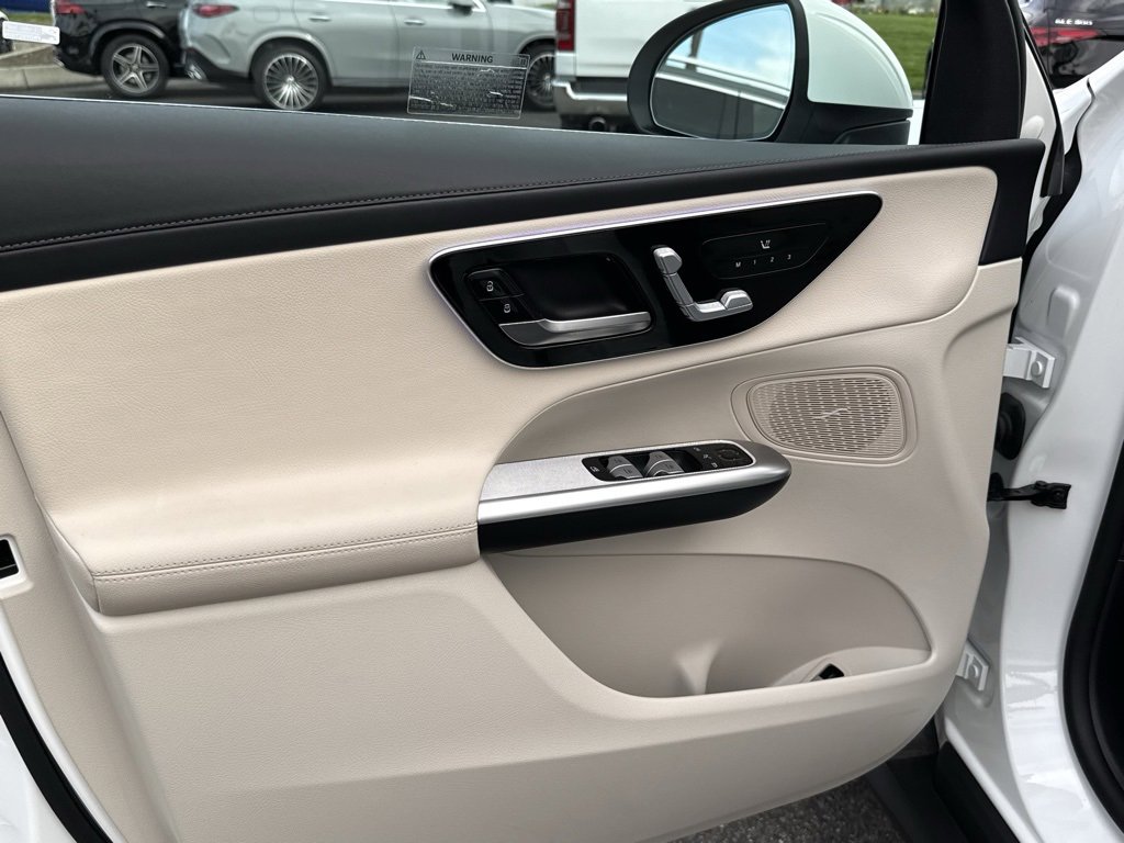 Used 2025 Mercedes-Benz GLC 300 4MATIC image 19