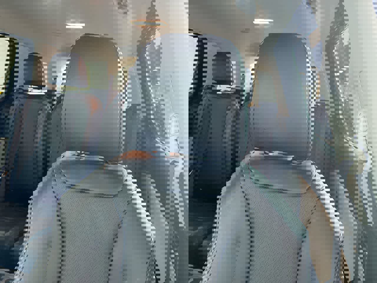 Used 2024 Kia Carnival LX image 21