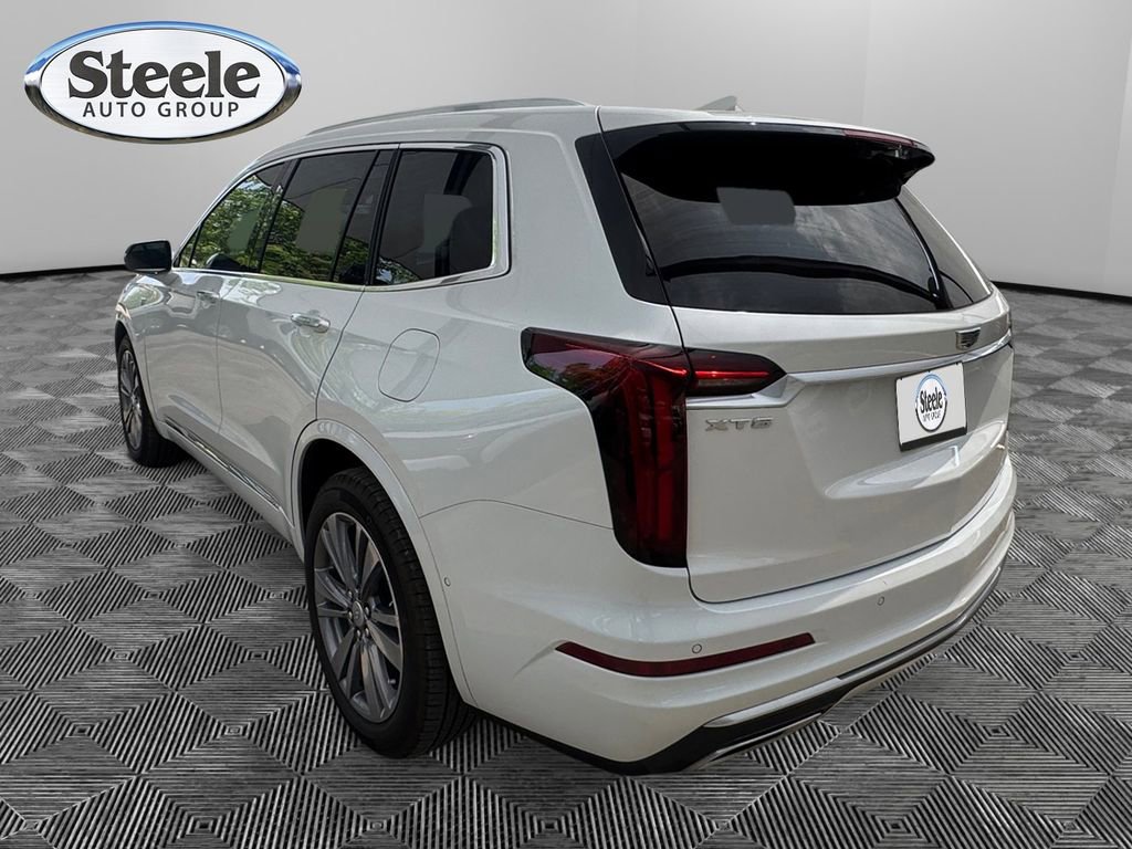 Used 2024 Cadillac XT6 Premium Luxury w/ Technology Package FWD image 3