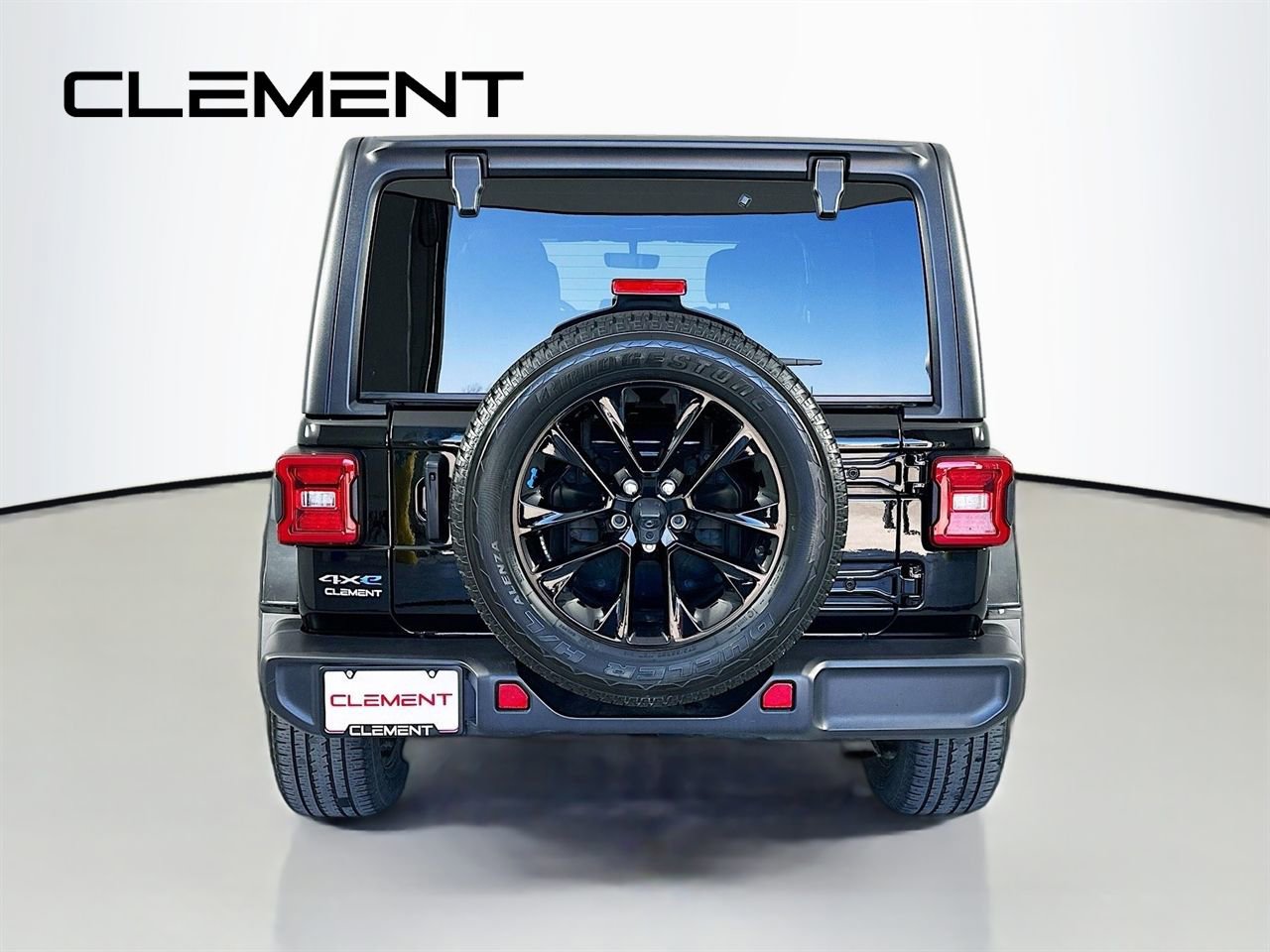 Used 2023 Jeep Wrangler Unlimited Sahara w/ Cold Weather Group image 8