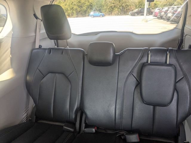 Used 2022 Chrysler Pacifica Touring-L image 25