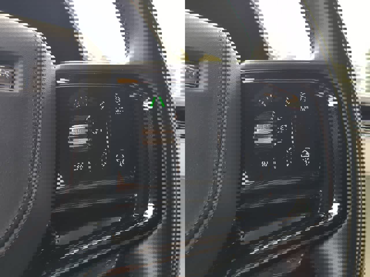 Used 2024 Land Rover Range Rover Sport Dynamic SE image 25