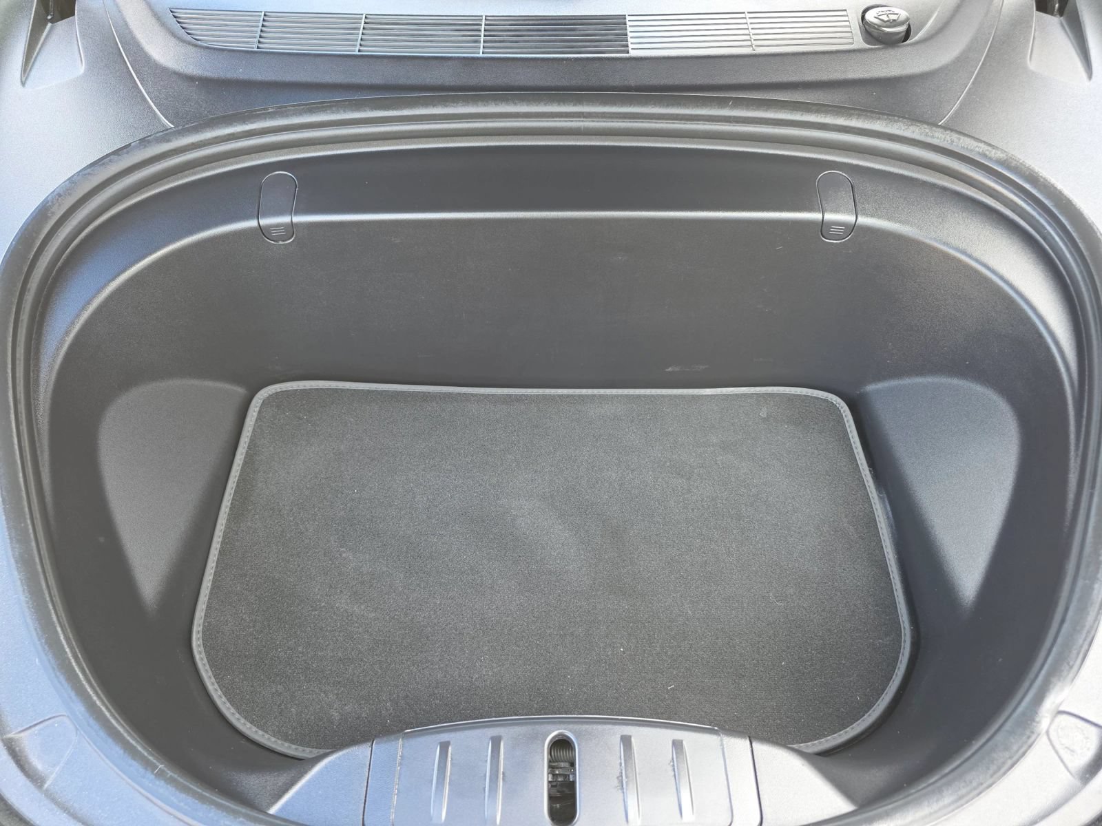 Used 2018 Tesla Model 3 Mid Range RWD image 32