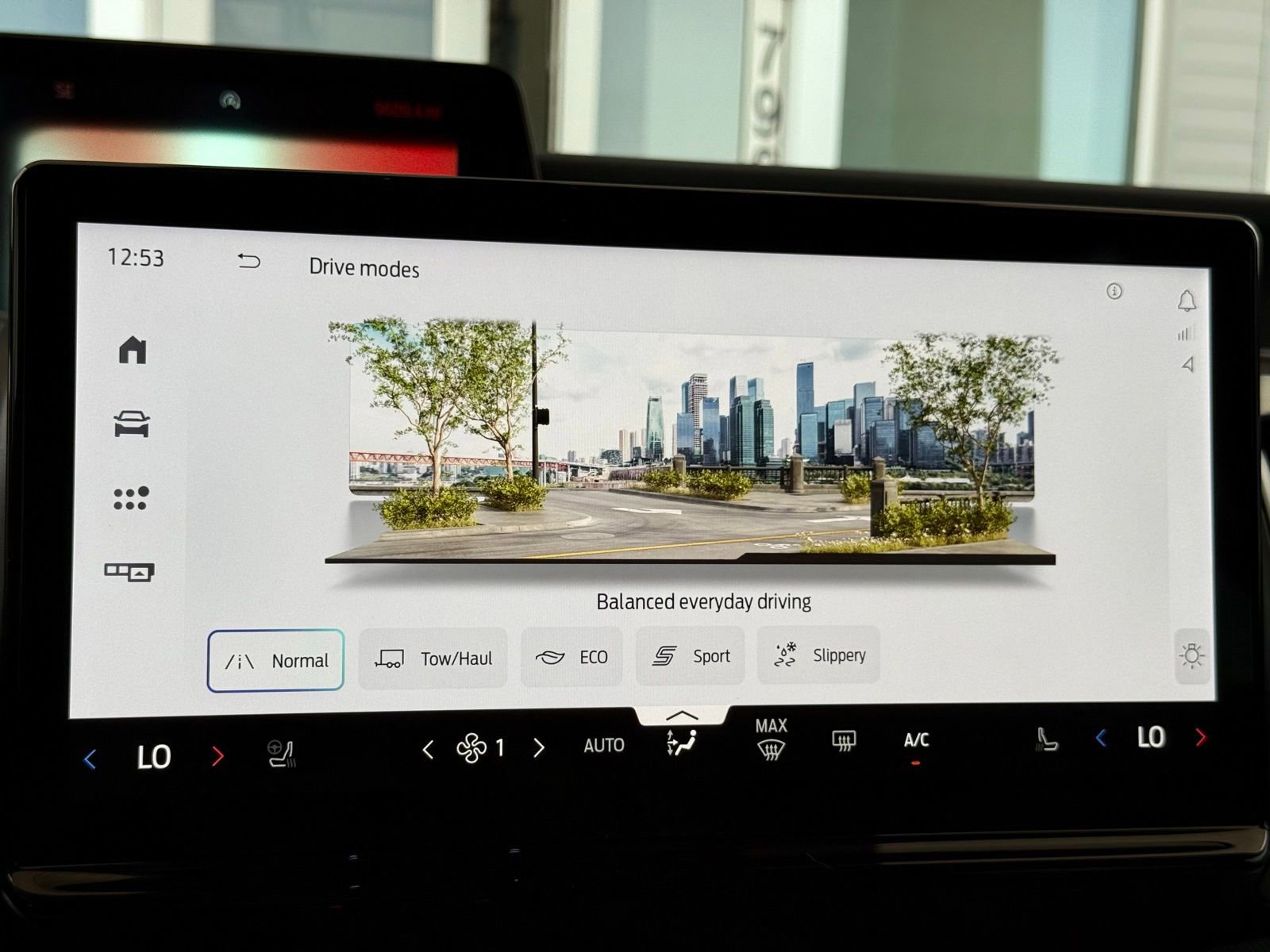 Used 2025 Ford Expedition Active image 48