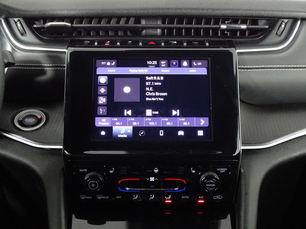 Used 2023 Jeep Grand Cherokee L Laredo image 32