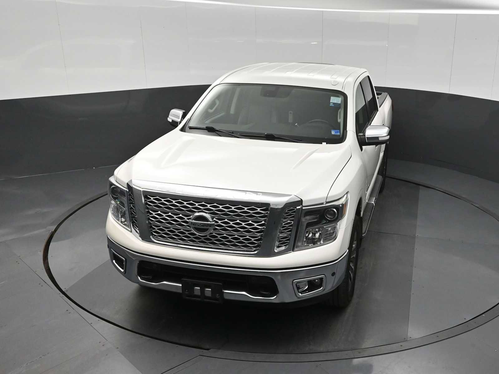 Used 2019 Nissan Titan SL image 17