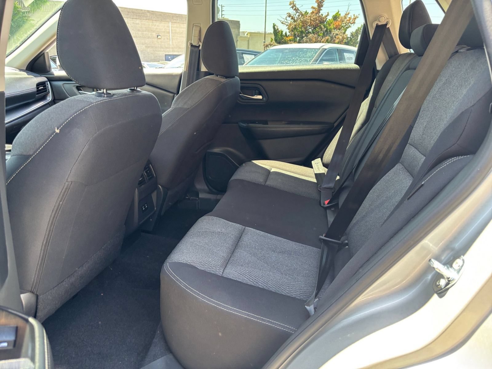 Used 2025 Nissan Rogue SV FWD image 28