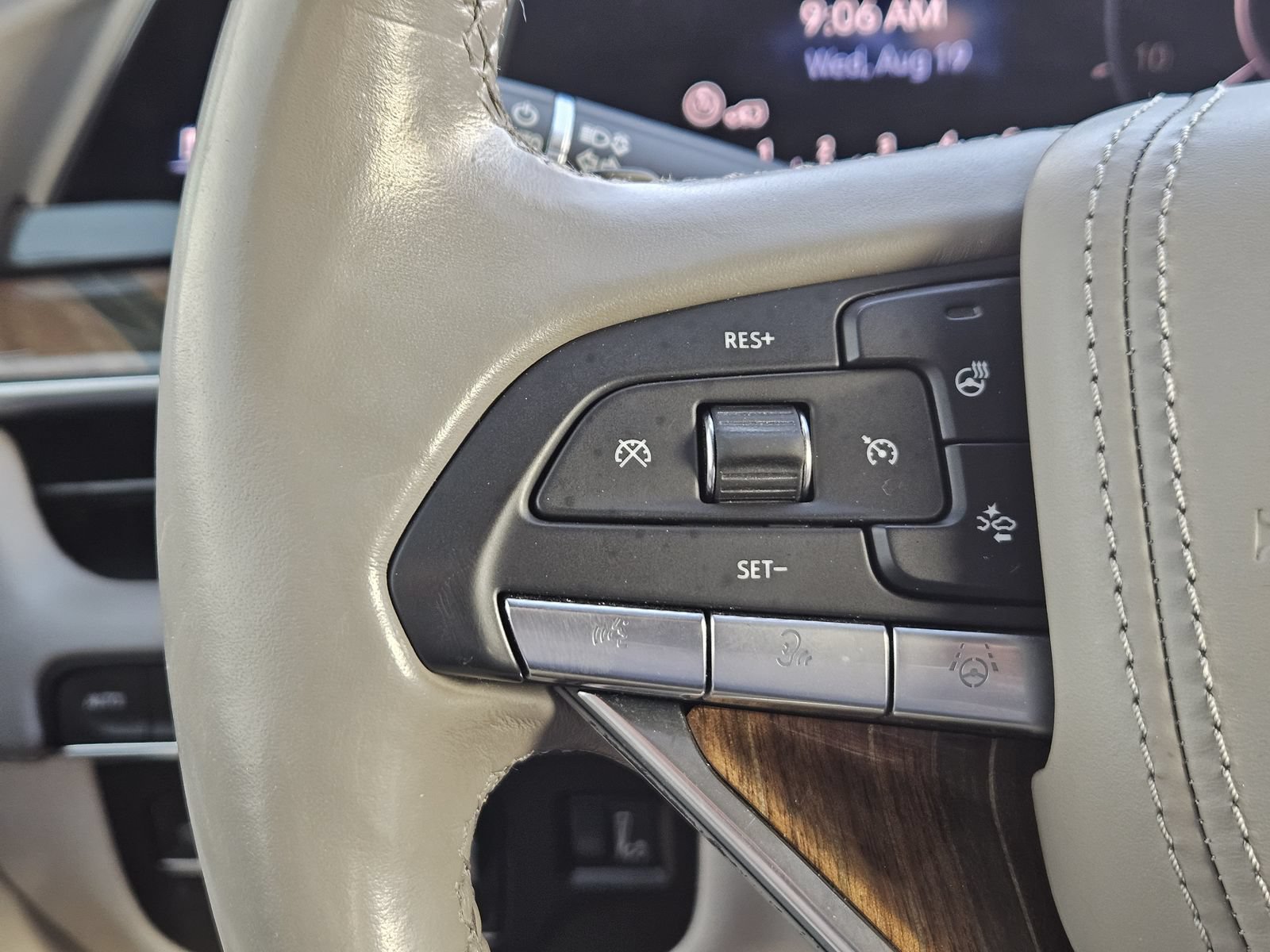 Used 2021 Cadillac Escalade Premium Luxury Platinum AWD/4WD image 25
