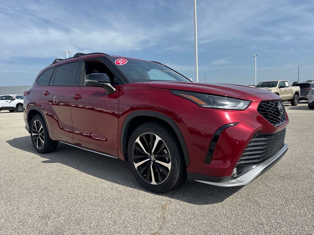 Used 2022 Toyota Highlander XSE FWD image 10