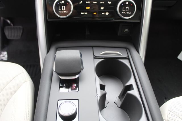 New 2025 Land Rover Discovery S image 13