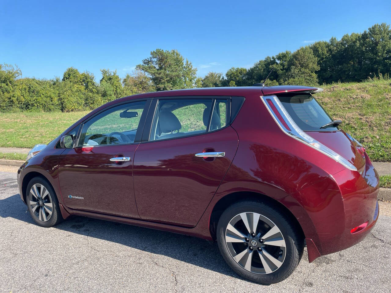 Used 2016 Nissan Leaf SV image 4