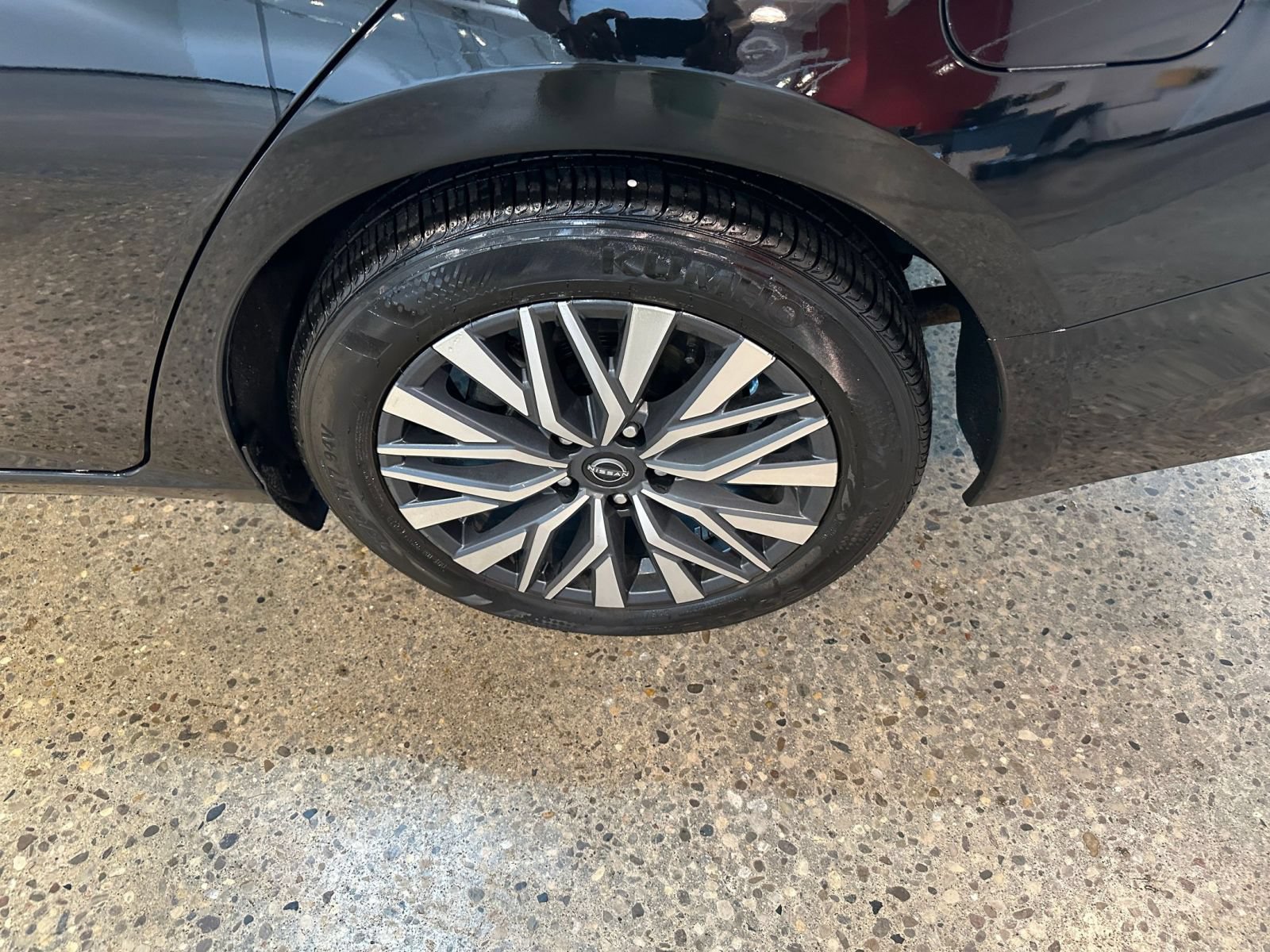 Used 2025 Nissan Altima 2.5 SV FWD image 29