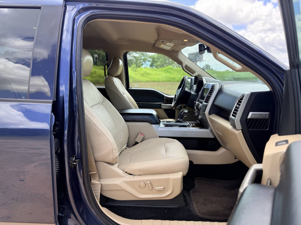 Used 2015 Ford F150 Lariat w/ Equipment Group 502A Luxury AWD/4WD image 16