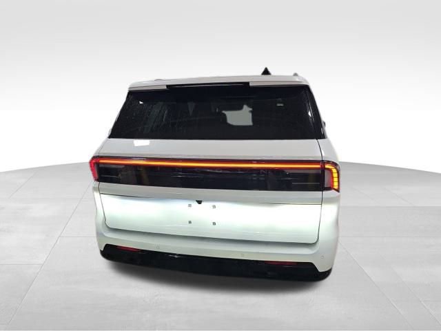 Used 2025 Lincoln Navigator Reserve image 6