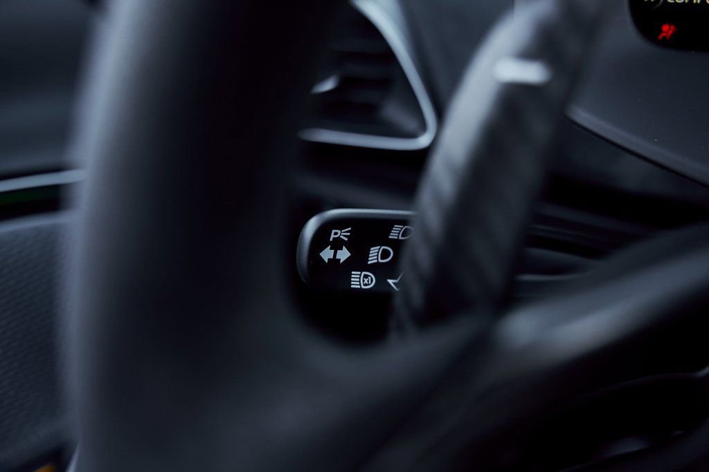 Used 2025 McLaren Artura Spider RWD image 57