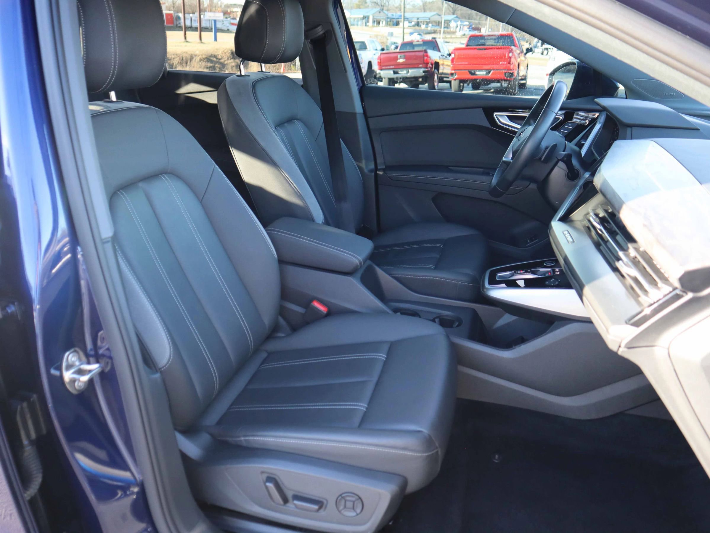 Used 2023 Audi Q4 e-tron Premium Plus w/ Premium Plus image 7