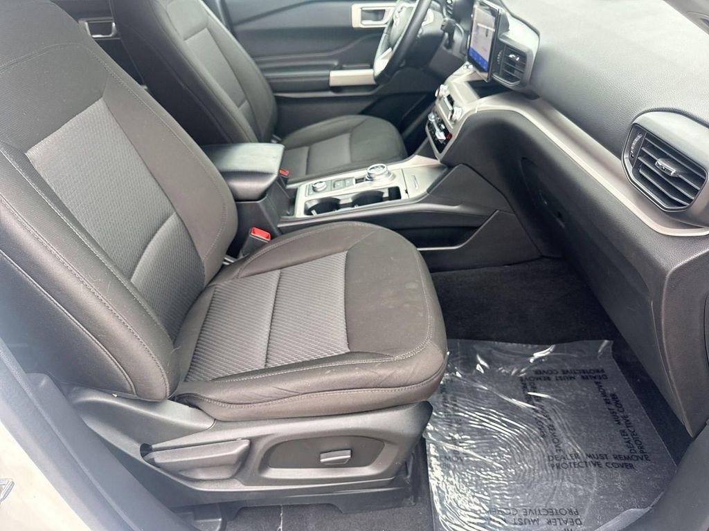 Used 2023 Ford Explorer XLT AWD/4WD image 29