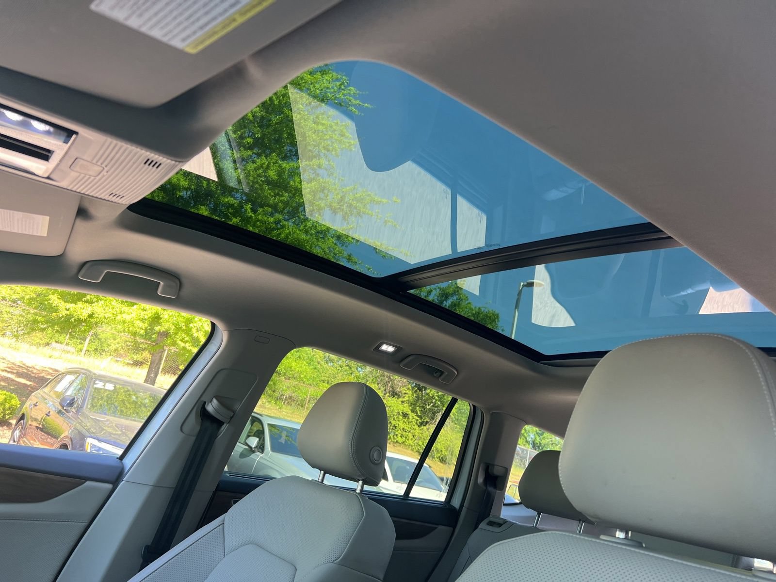 Certified 2026 Volkswagen Atlas SE w/ Panoramic Sunroof Package FWD image 32