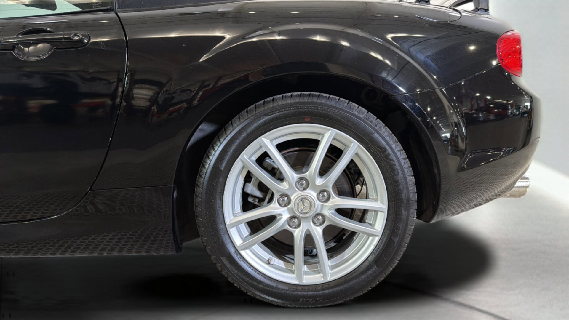 Used 2010 MAZDA MX-5 Miata Sport RWD image 37