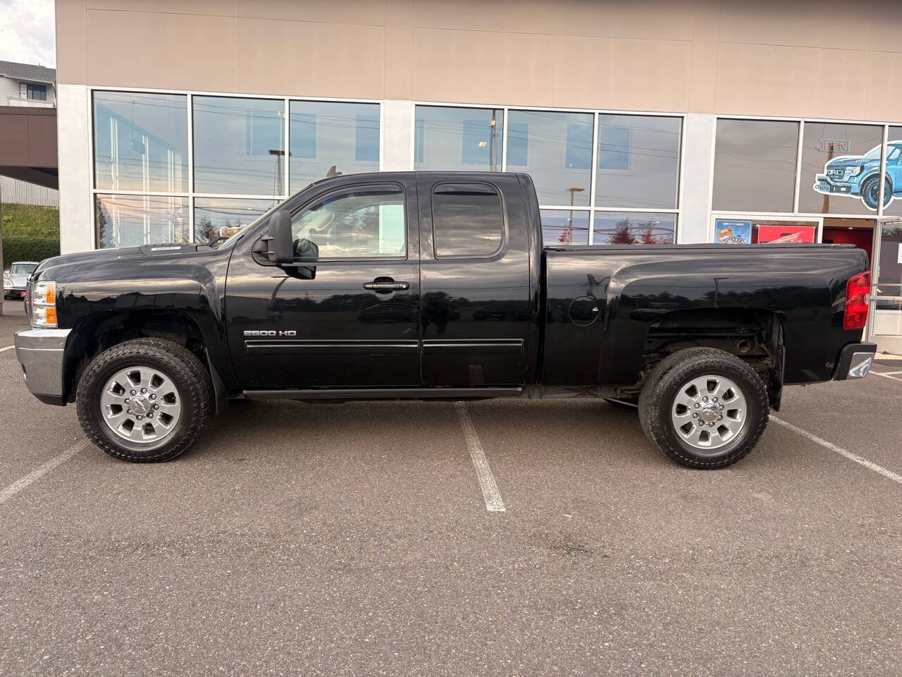 Used 2011 Chevrolet Silverado 2500 LTZ w/ LTZ Plus Package AWD/4WD image 4