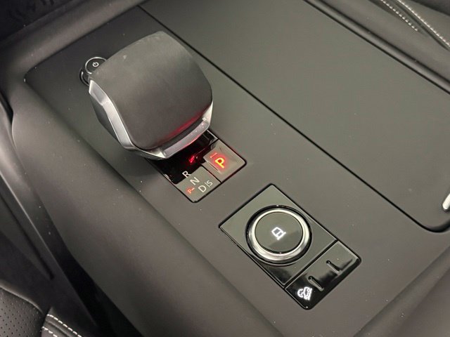 Used 2025 Land Rover Discovery Metropolitan Edition AWD/4WD image 30
