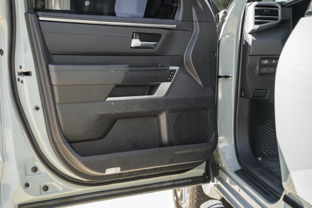 Used 2024 Toyota Tundra Platinum AWD/4WD image 37