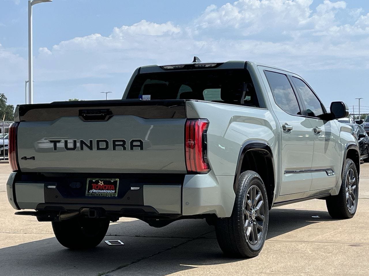 Used 2024 Toyota Tundra Platinum AWD/4WD image 4