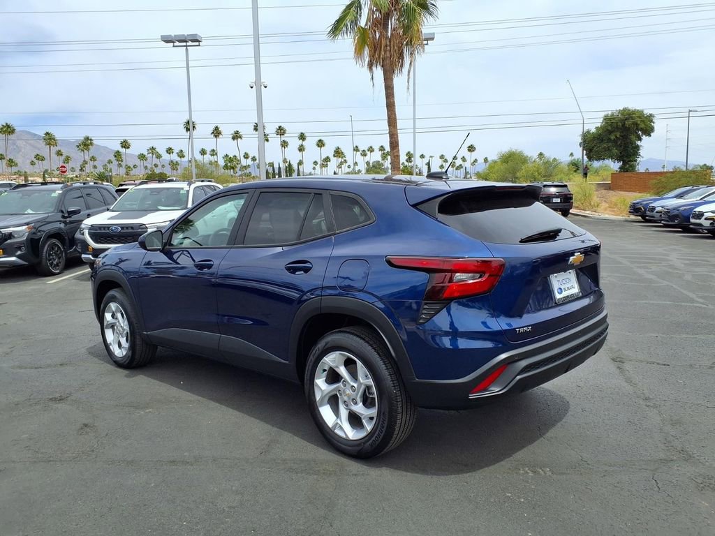Used 2024 Chevrolet Trax LS w/ LS Convenience Package FWD image 12
