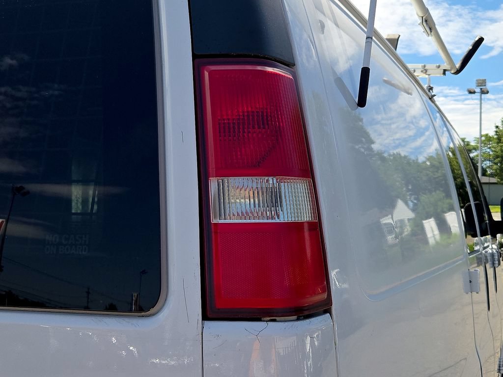 Used 2011 Chevrolet Express 1500 RWD image 14
