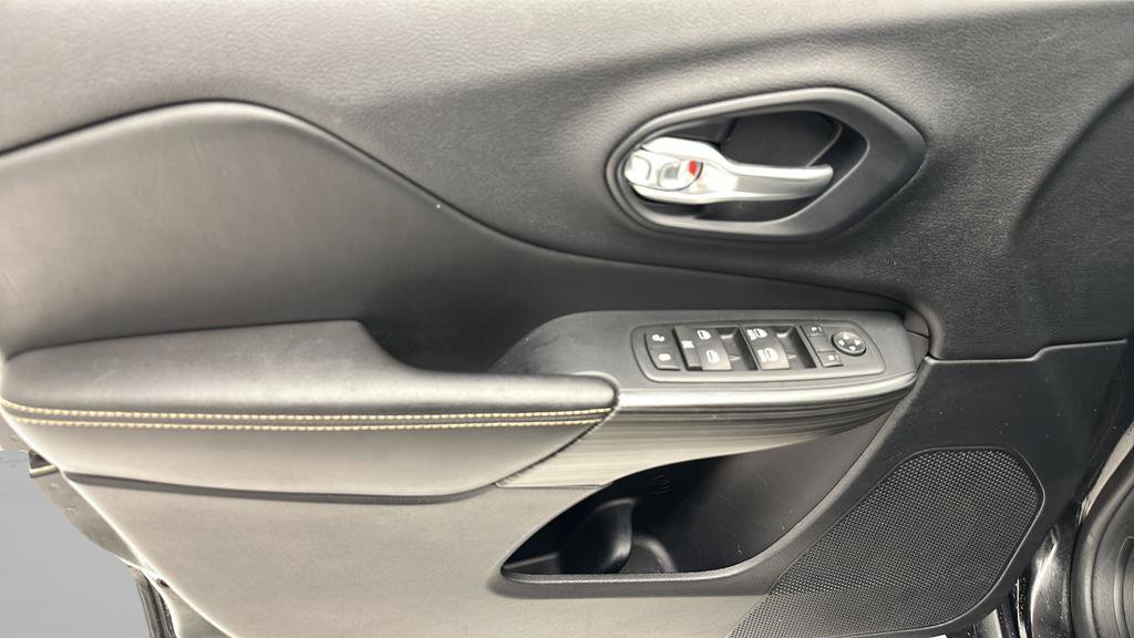 Used 2016 Jeep Cherokee High Altitude AWD/4WD image 12
