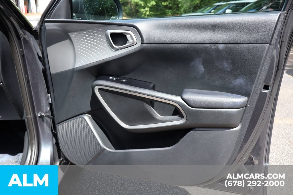 Used 2025 Kia Soul LX w/ LX Technology Package FWD image 28