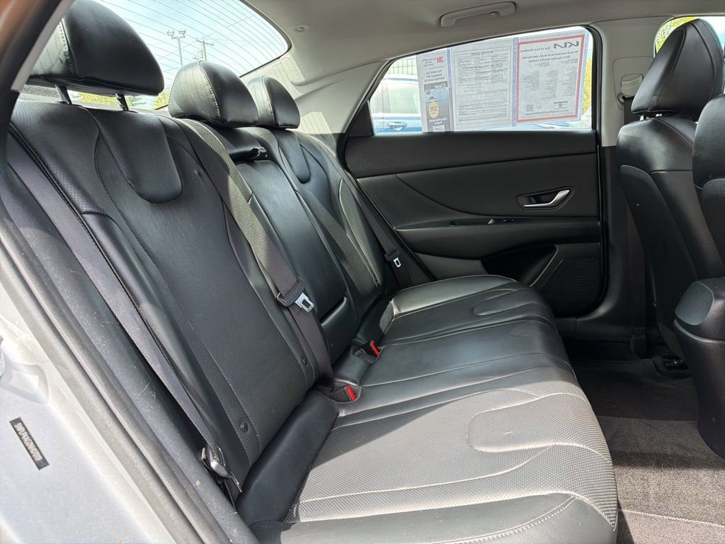 Used 2022 Hyundai Elantra Limited FWD image 13