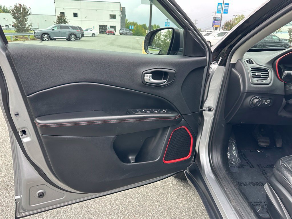Used 2019 Jeep Compass Trailhawk AWD/4WD image 14
